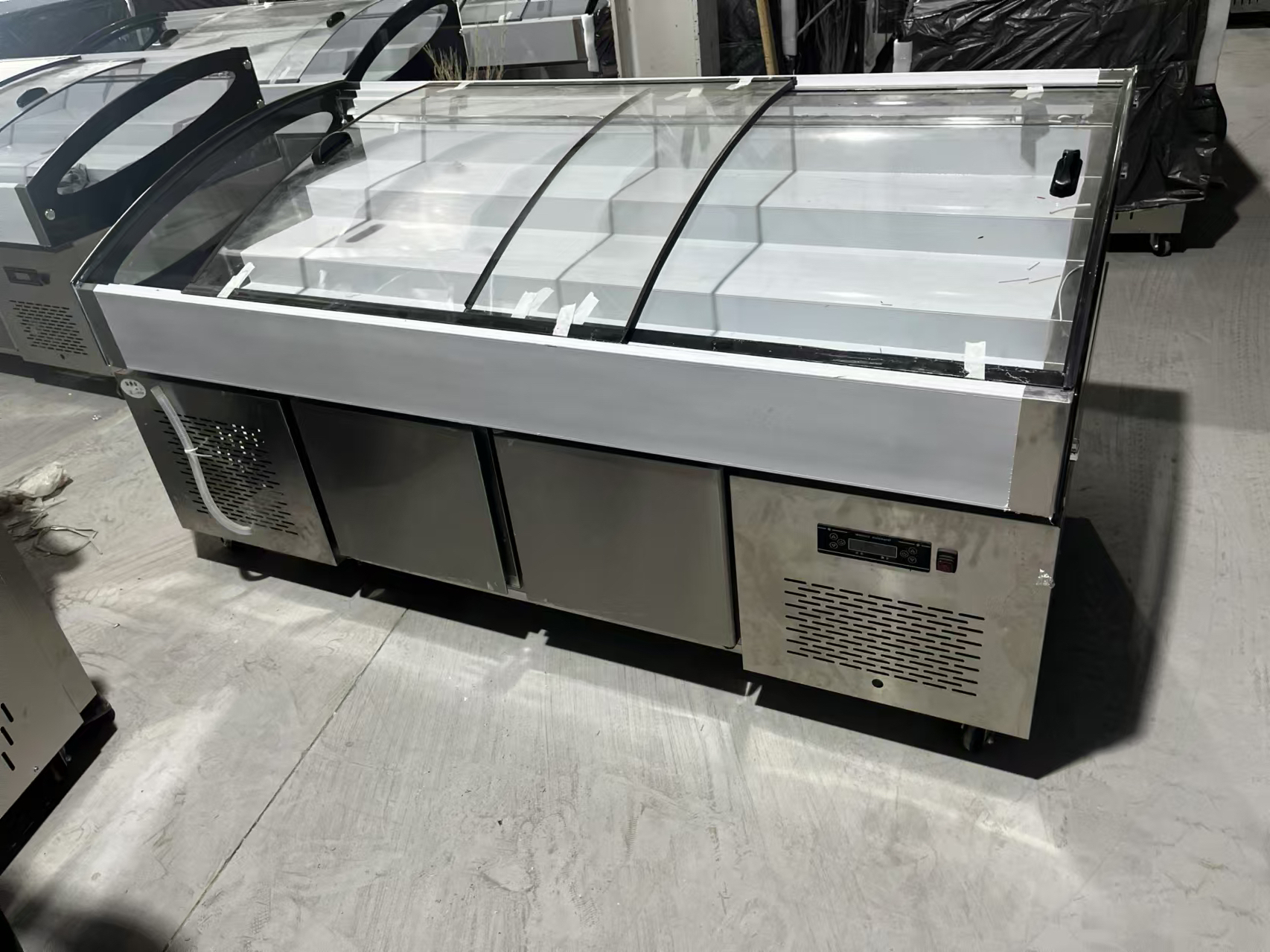 Dual-Temperature Step Cabinet